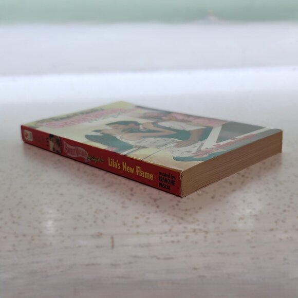 Sweet Valley High # 135 Lila's New Flame - Picture 3 of 6